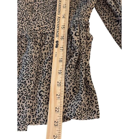 Entro Women’s Smocked Leopard Print Blouse Peplum Long Sleeve Top Size M EUC - Picture 8 of 10